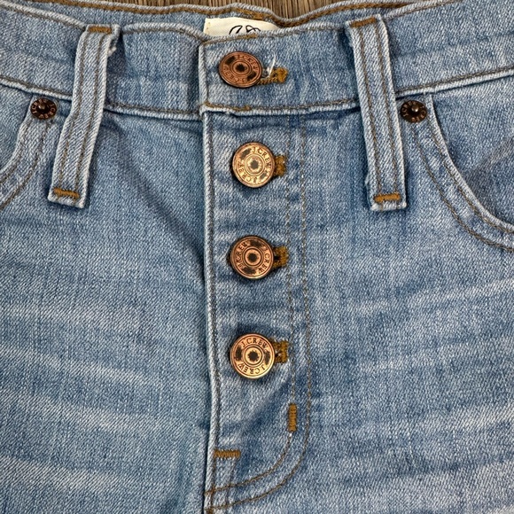 J.Crew Women’s Button Fly Denim Shorts Size 26 Light Wash Raw Hem - Picture 3 of 13